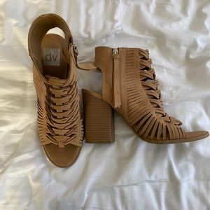 DV Women’s heels tan leather size 8.5